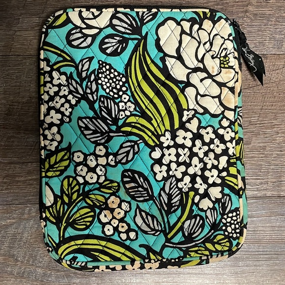 Vera Bradley floral iPad case - Picture 2 of 6
